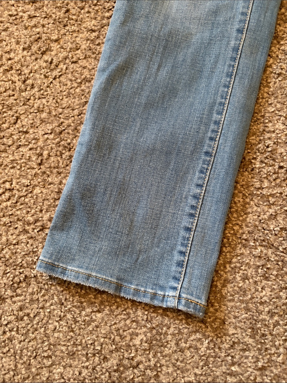Levi’s Classic Women's Straight-Leg Jeans in Light Blue - Picture 2 of 5